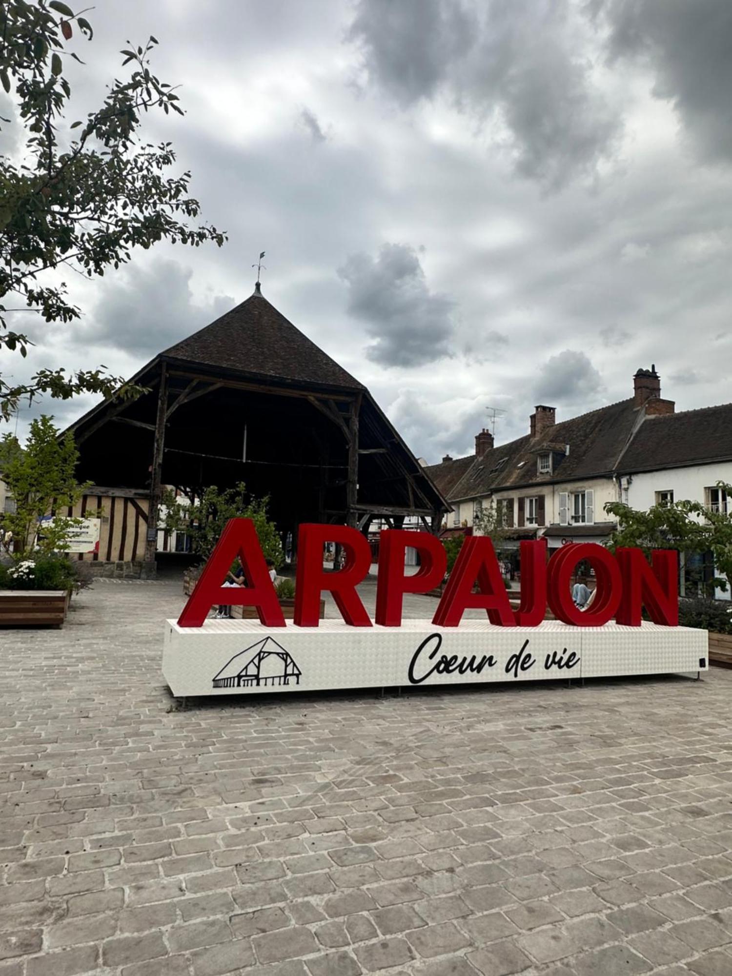 Le Cocon Parking Prive Centre Ville Gare Arpajon Kültér fotó